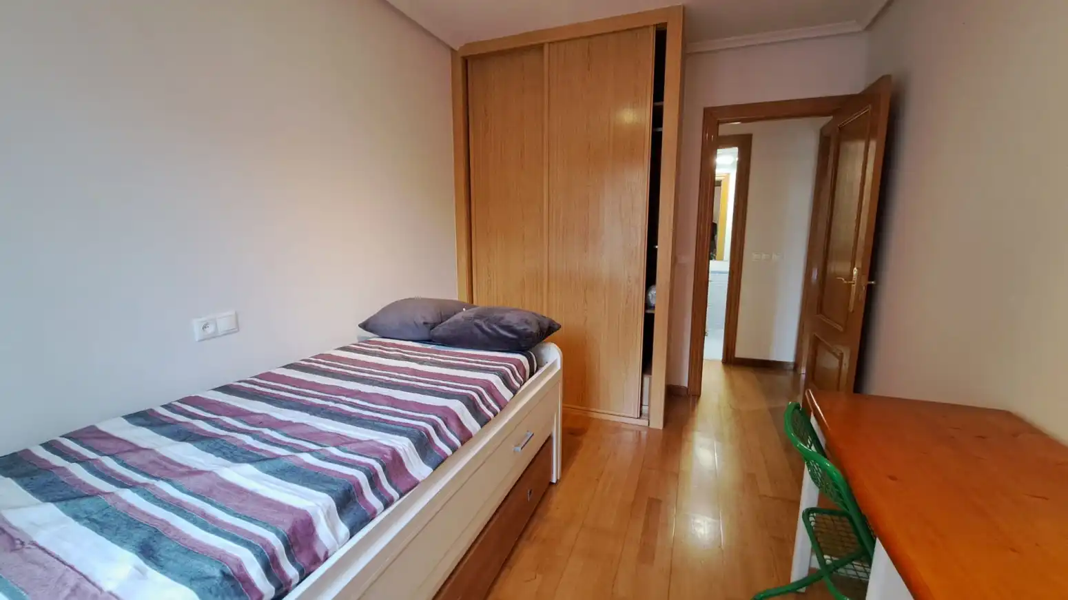 Habitación de Piso de alquiler en Gijón  con Calefacción, Terraza y Trastero
