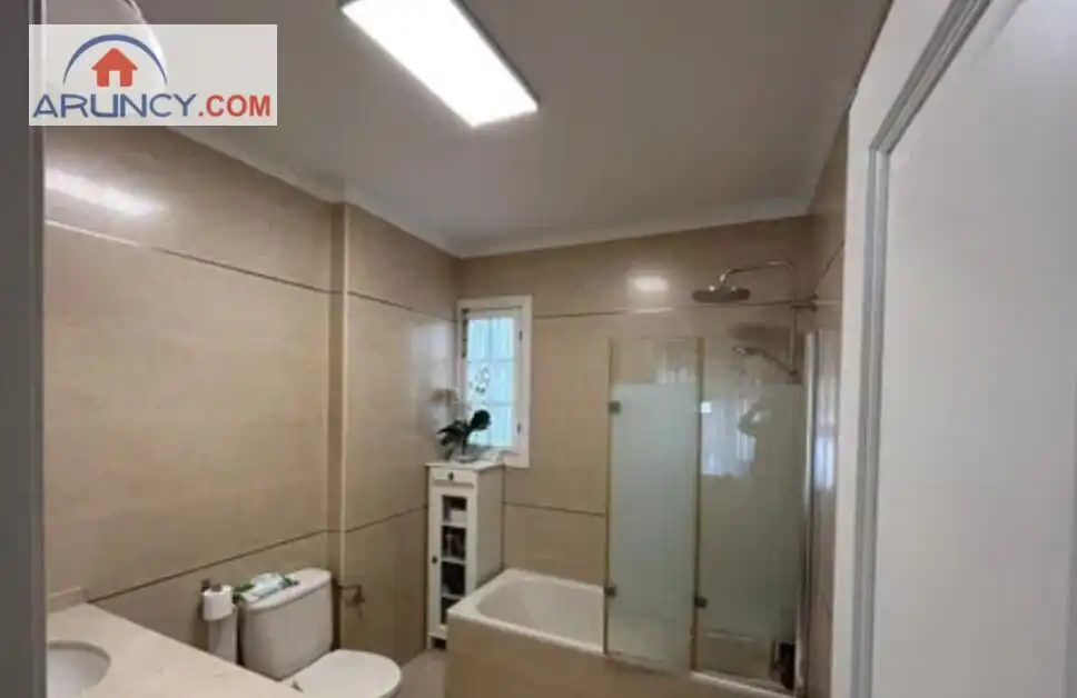 Bathroom of Houses for sale in Sevilla