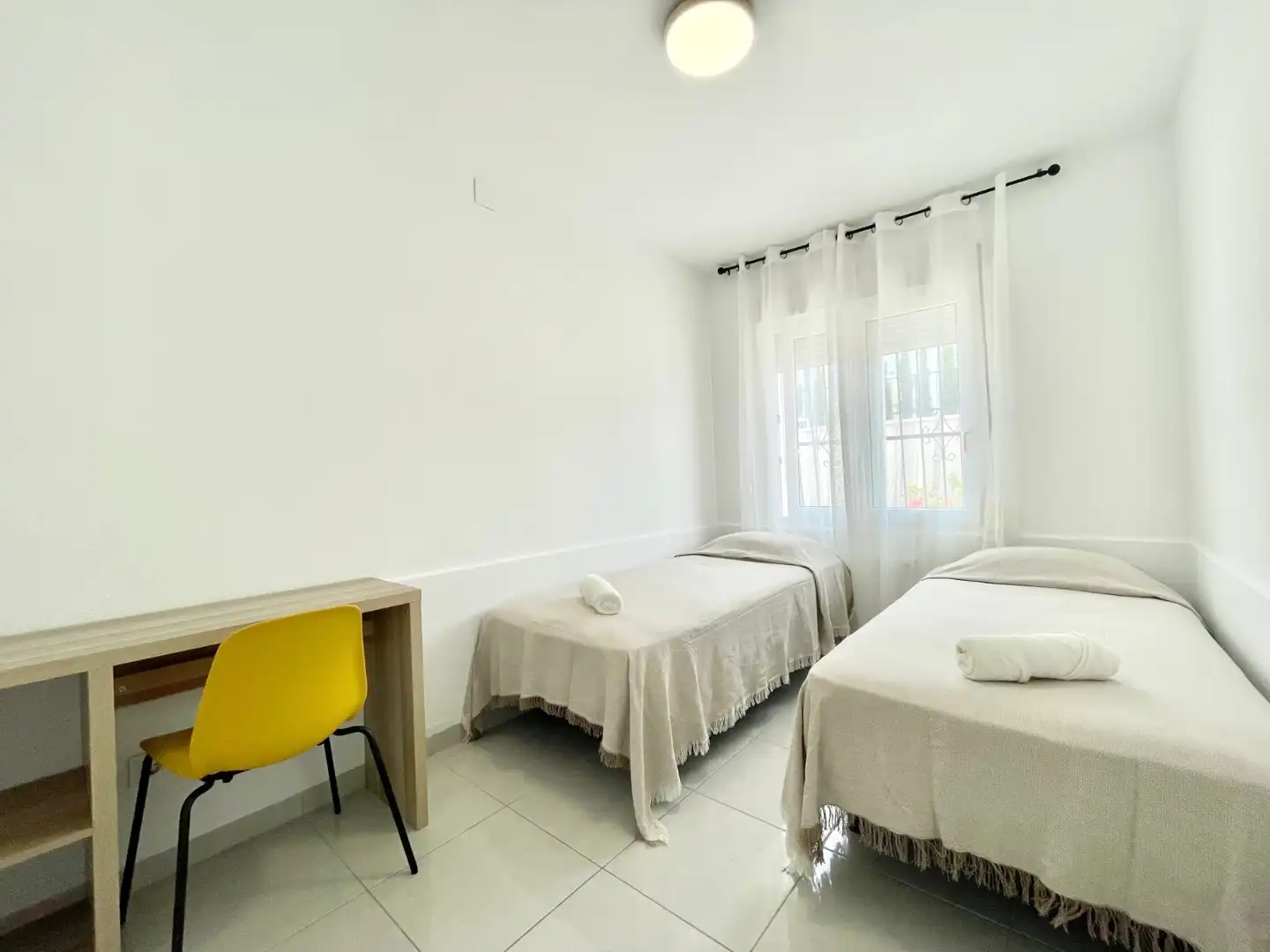 Dormitori de Apartament de lloguer en Torrevieja amb Aire condicionat, Calefacció i Terrassa