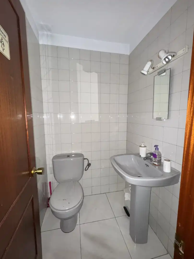 Baño de Local de alquiler en Avilés