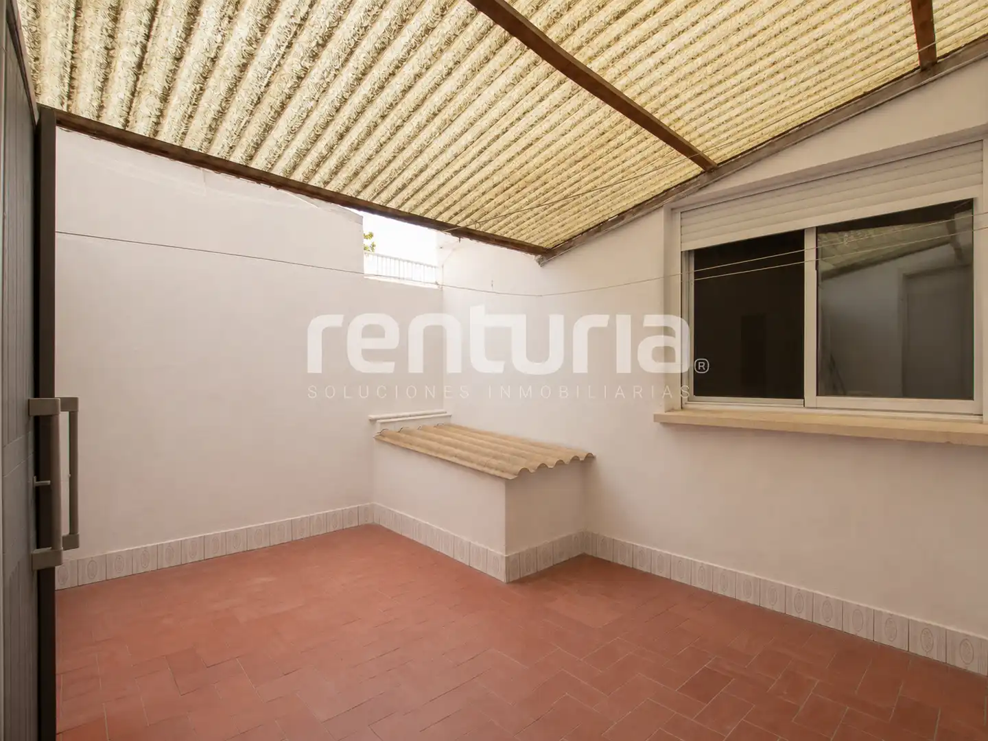 Piso en venta en Valencia con Terraza, Trastero y Horno