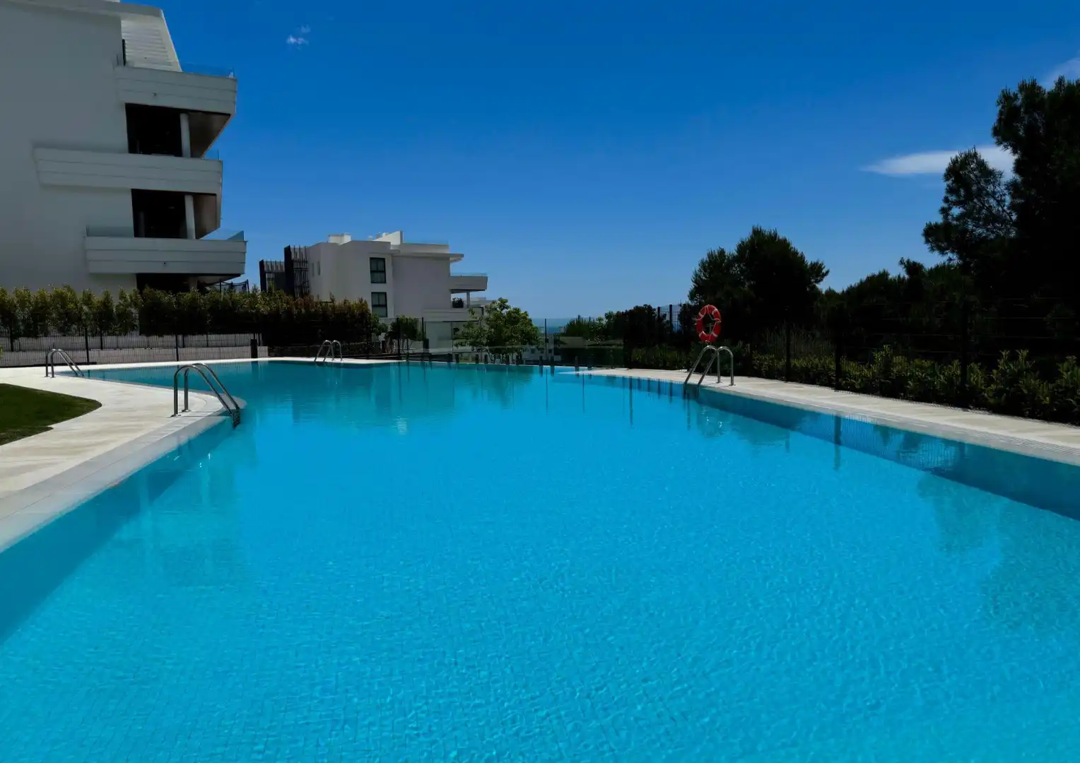 Piso de obra nueva con piscina en venta en Avenida 8 de Marzo 32, imagen 5