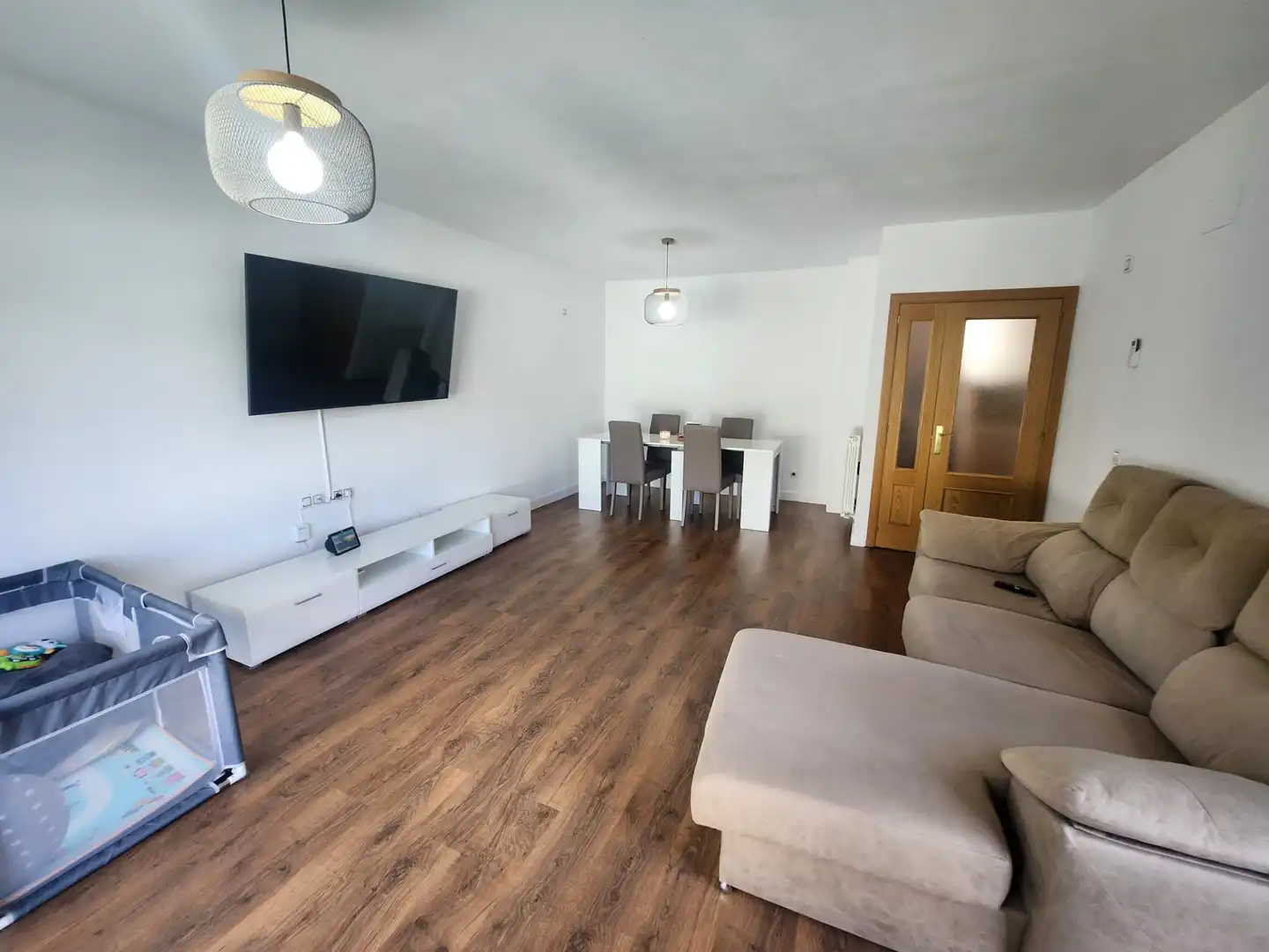 Sala de estar de Casa o chalet en venta en Villalbilla con Aire acondicionado, Calefacción y Jardín privado