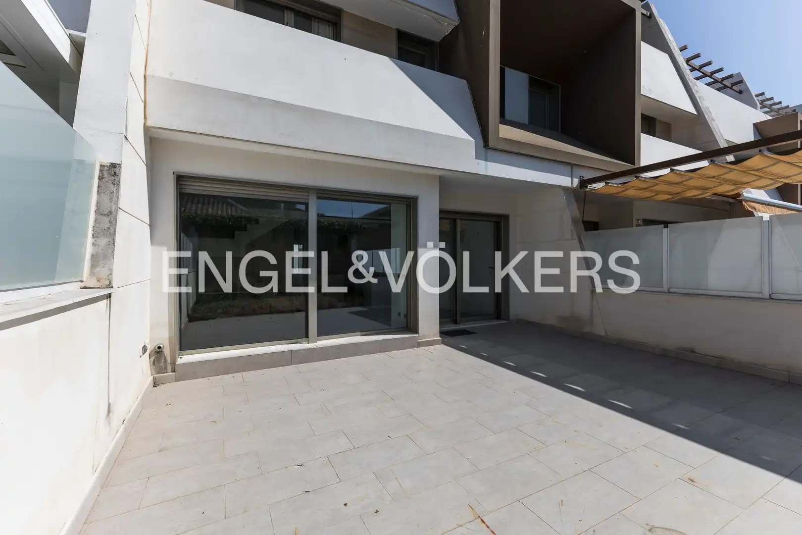 Terraza de Casa adosada en venta en Tres Cantos con Aire acondicionado, Calefacción y Jardín privado