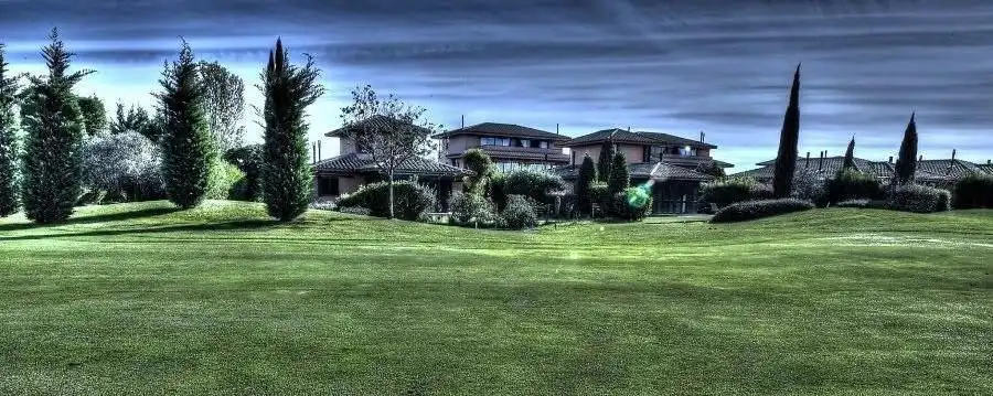 Jardín de Dúplex en venta en Navata con Calefacción, Trastero y Piscina comunitaria