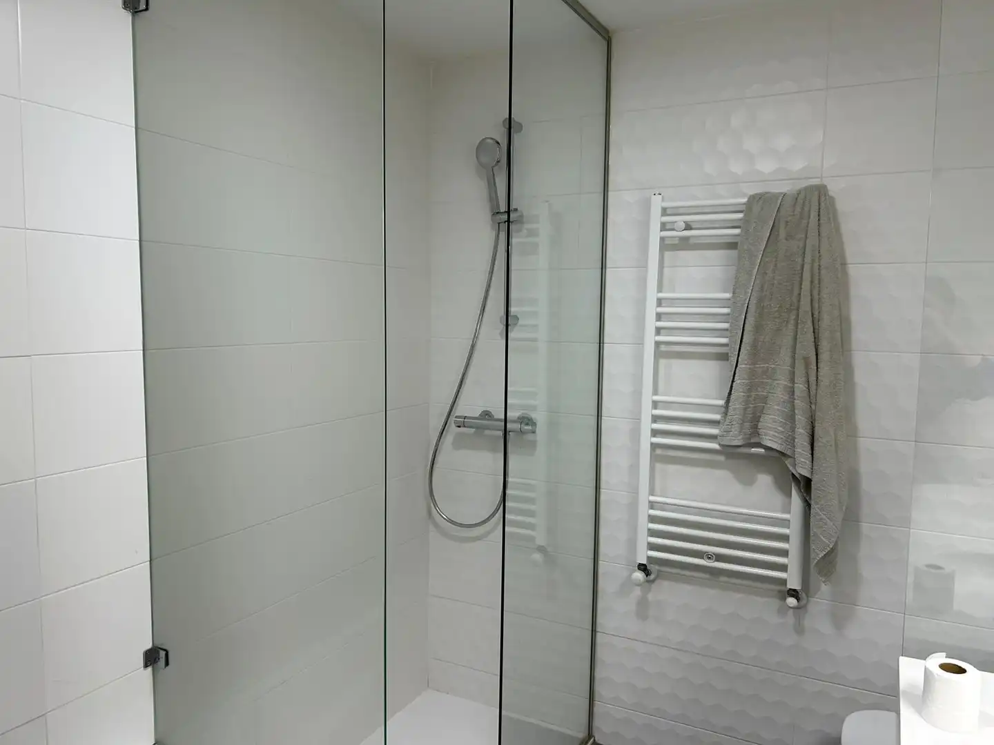 Baño de Piso en venta en Tomares con Aire acondicionado, Terraza y Amueblado