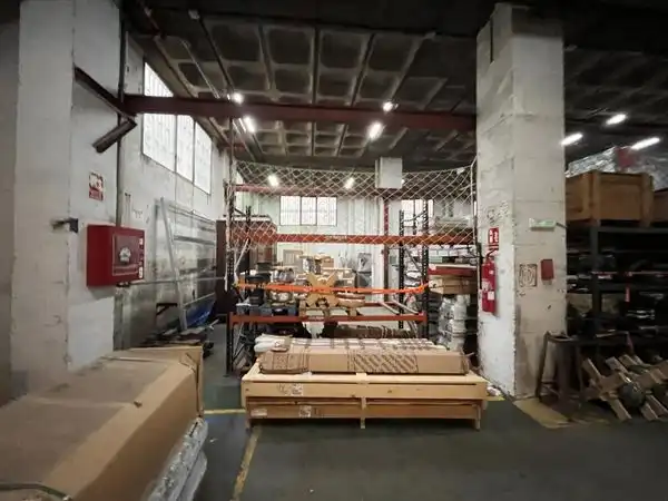 Nave industrial en venta en L'Hospitalet de Llobregat con Calefacción y Alarma