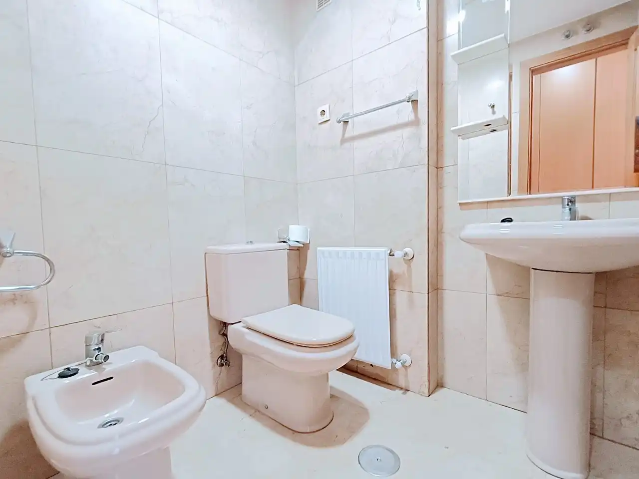 Badezimmer von Wohnung zur Miete in Madrid mit Klimaanlage, Heizung und Abstellraum