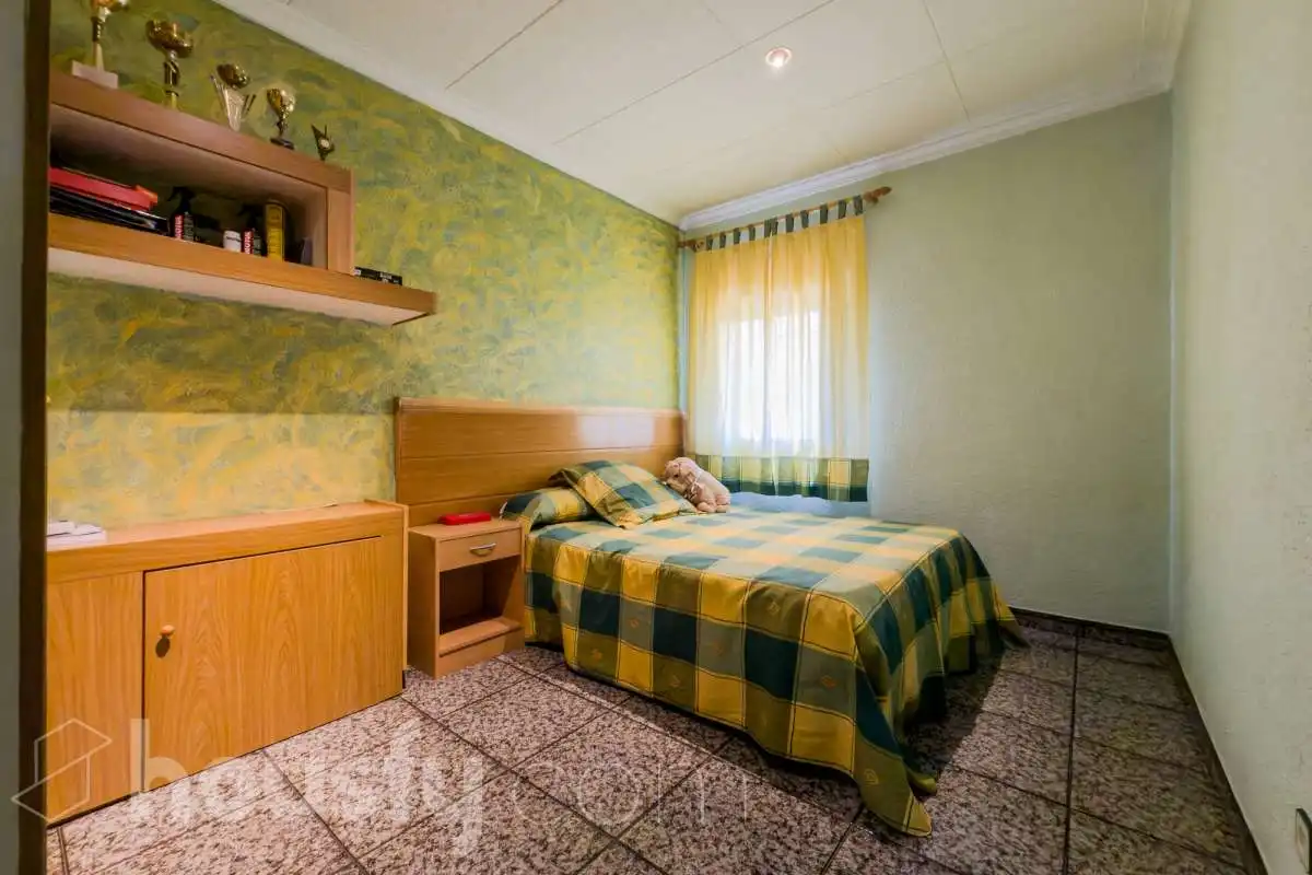 Bedroom of Houses for sale in Santa Coloma de Gramenet  with Air Conditioner, Heating and Private garden
