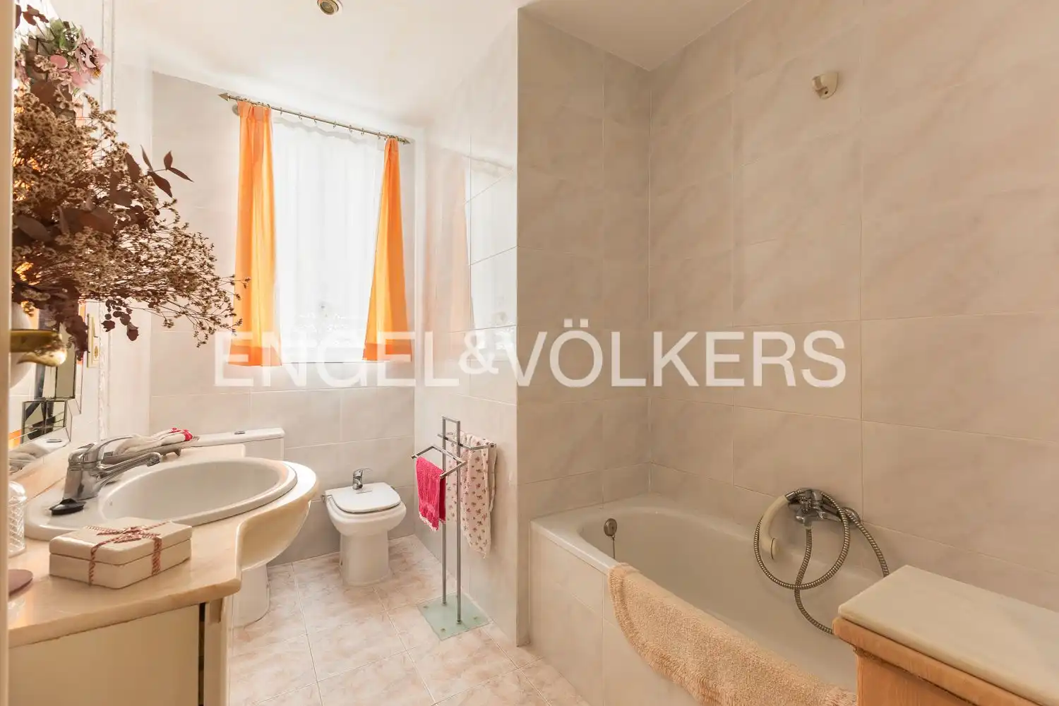 Baño de Piso en venta en Valencia con Calefacción y Balcón