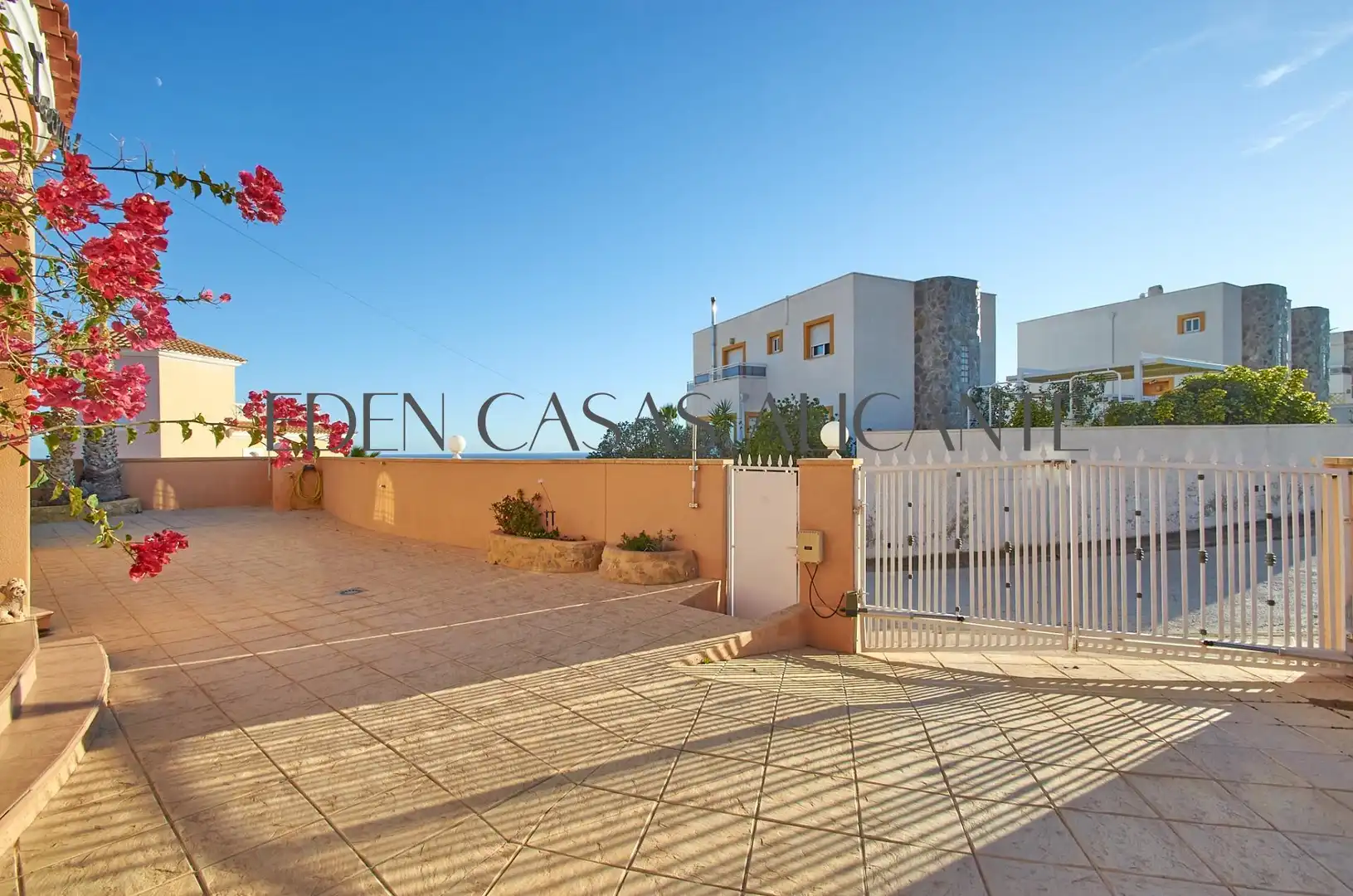 Vista exterior de Casa o chalet en venta en Villajoyosa / La Vila Joiosa con Aire acondicionado, Jardín privado y Terraza