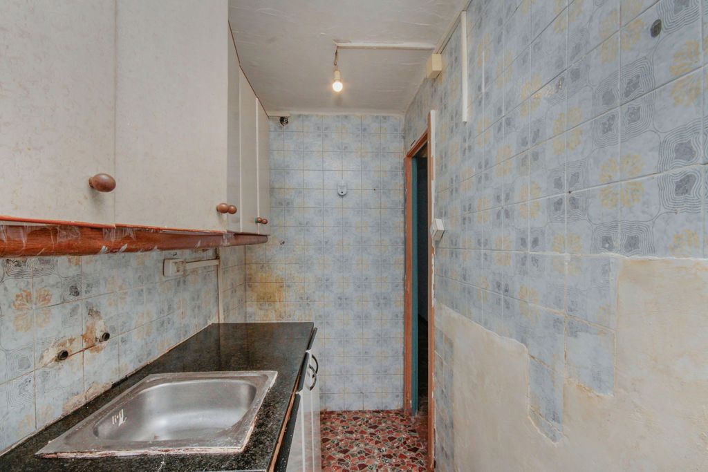 Kitchen of Flat for sale in Badalona