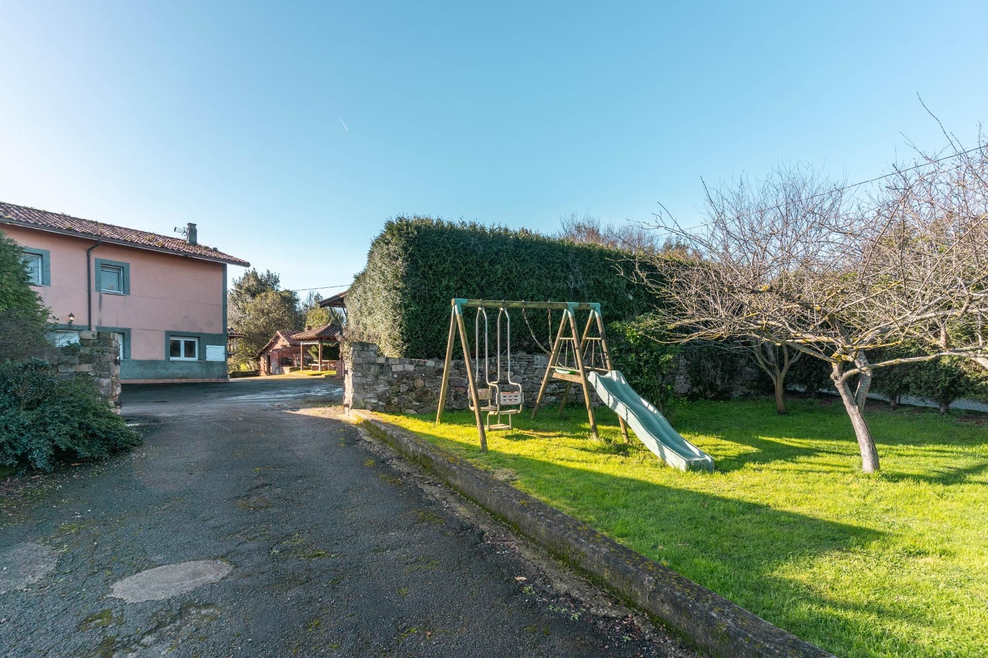 Jardí de Casa o xalet en venda en Carreño amb Jardí privat, Traster i Piscina