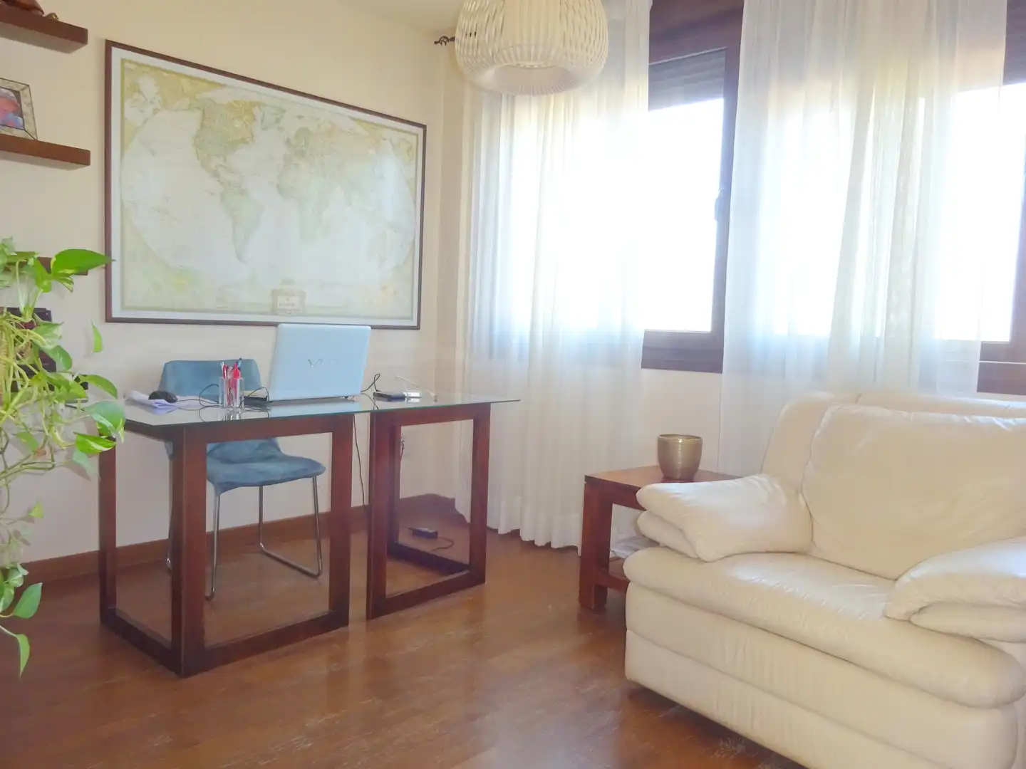 Sala d'estar de Casa adosada en venda en Alhaurín de la Torre amb Aire condicionat, Jardí privat i Terrassa