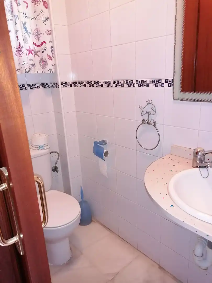 Bany de Casa adosada de lloguer en Algeciras amb Jardí privat, Terrassa i Traster