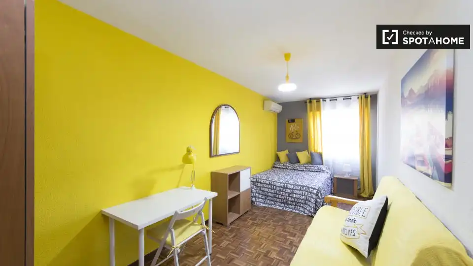 Bedroom of Flat for rent in Alcalá de Henares  with Air Conditioner, Heating and Furnished