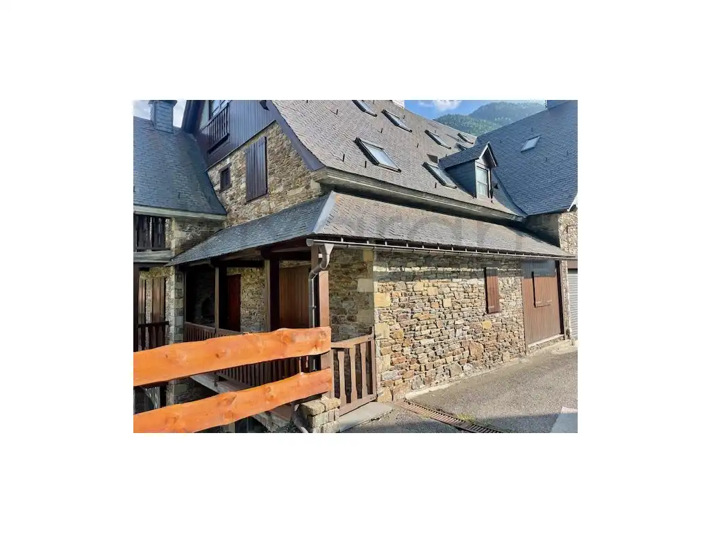 Exterior view of Apartments for sale in Naut Aran