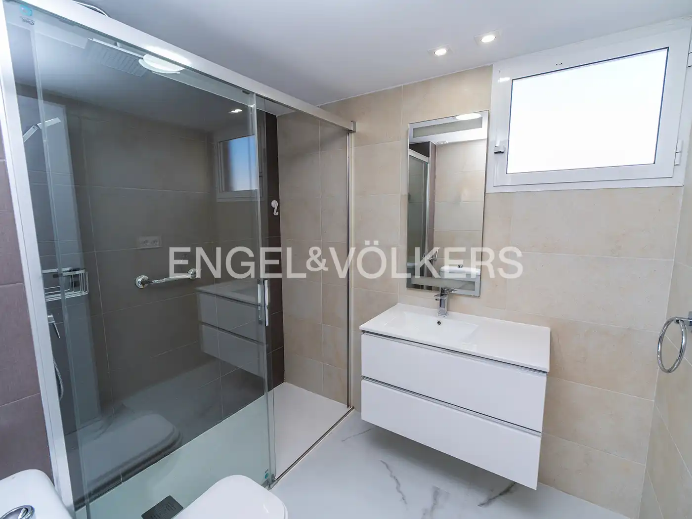 Badezimmer von Wohnung zur Miete in Alicante / Alacant mit Klimaanlage, Heizung und Gemeinschaftspool
