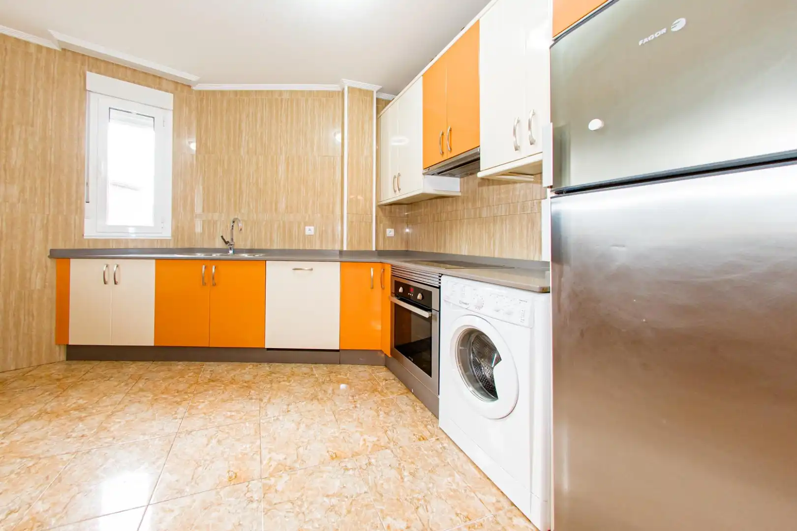 Küche von Haus oder Chalet zum Verkauf in Ponferrada mit Heizung, Privatgarten und Terrasse