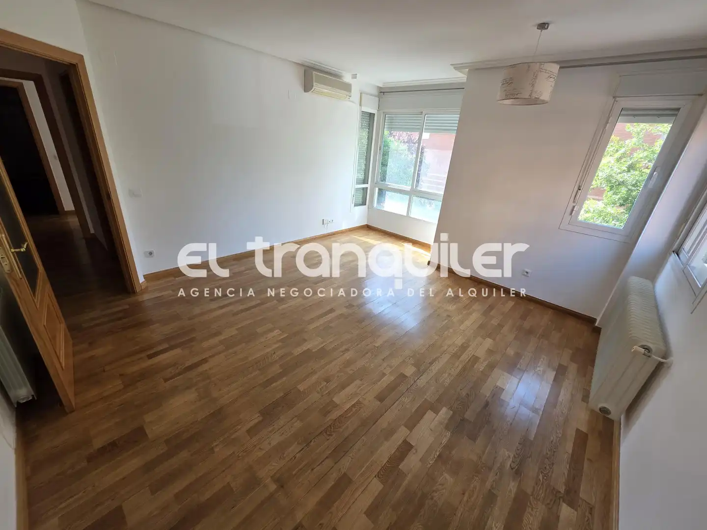 Sala d'estar de Pis de lloguer en Madrid amb Aire condicionat, Parquet i Piscina