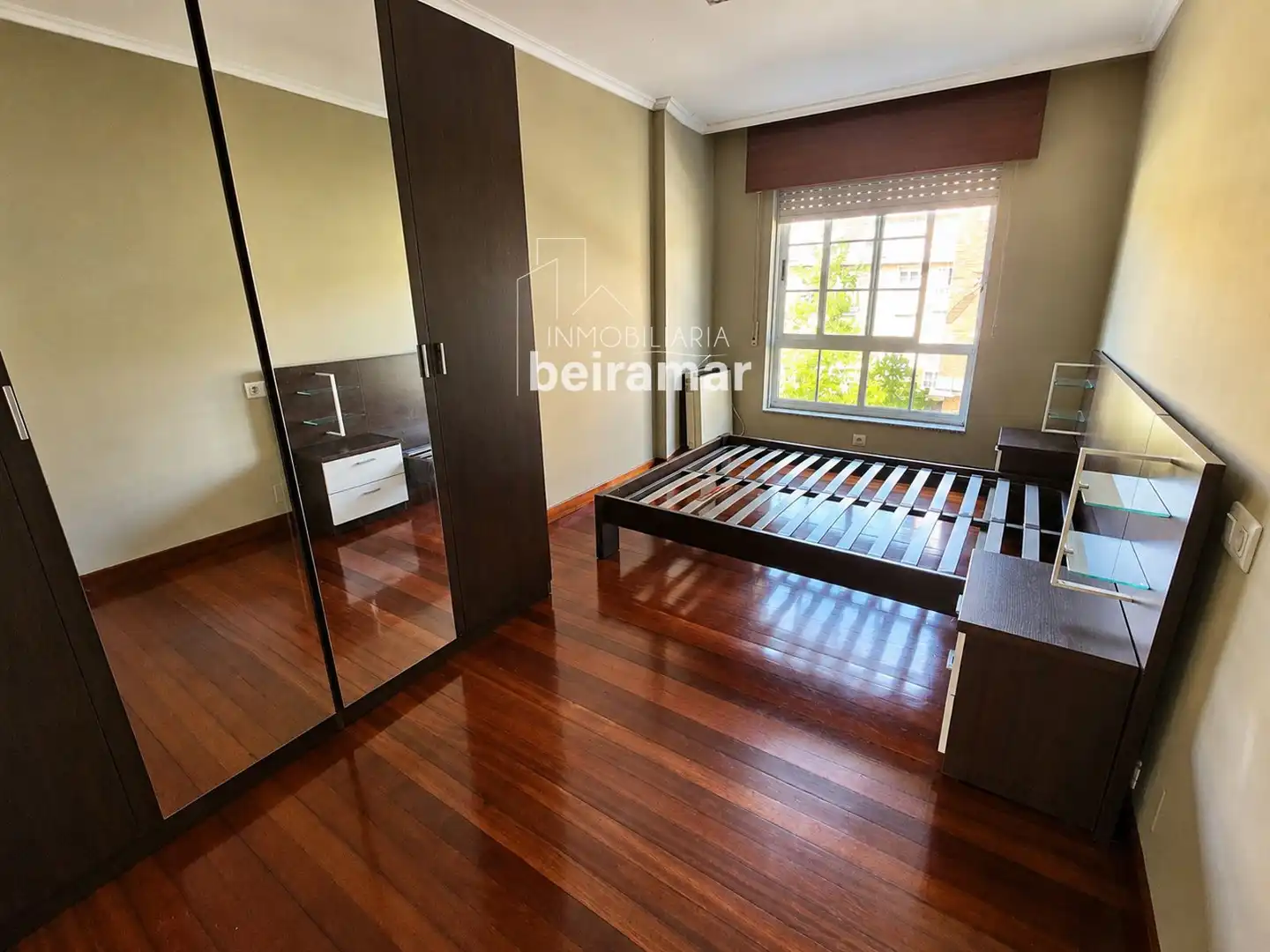 Habitación de Piso en venta en Ribeira con Calefacción, Terraza y Trastero