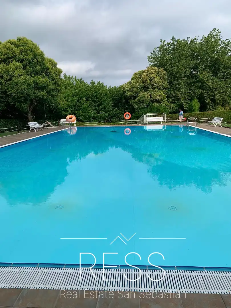 Swimming pool of Attic for sale in Donostia - San Sebastián   with Air Conditioner, Heating and Terrace