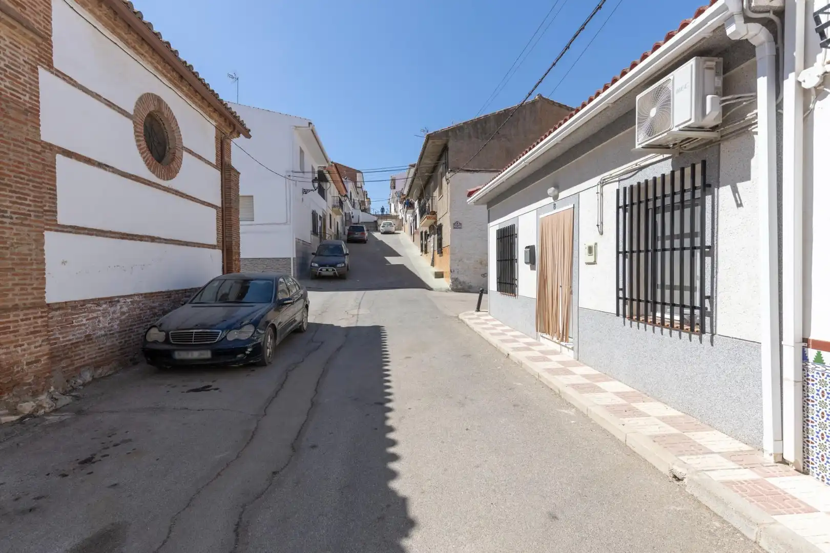 Vista exterior de Casa adosada en venda en Zafarraya amb Aire condicionat, Terrassa i Balcó