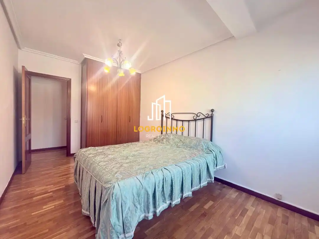 Habitación de Piso en venta en  Logroño con Calefacción, Trastero y Balcón