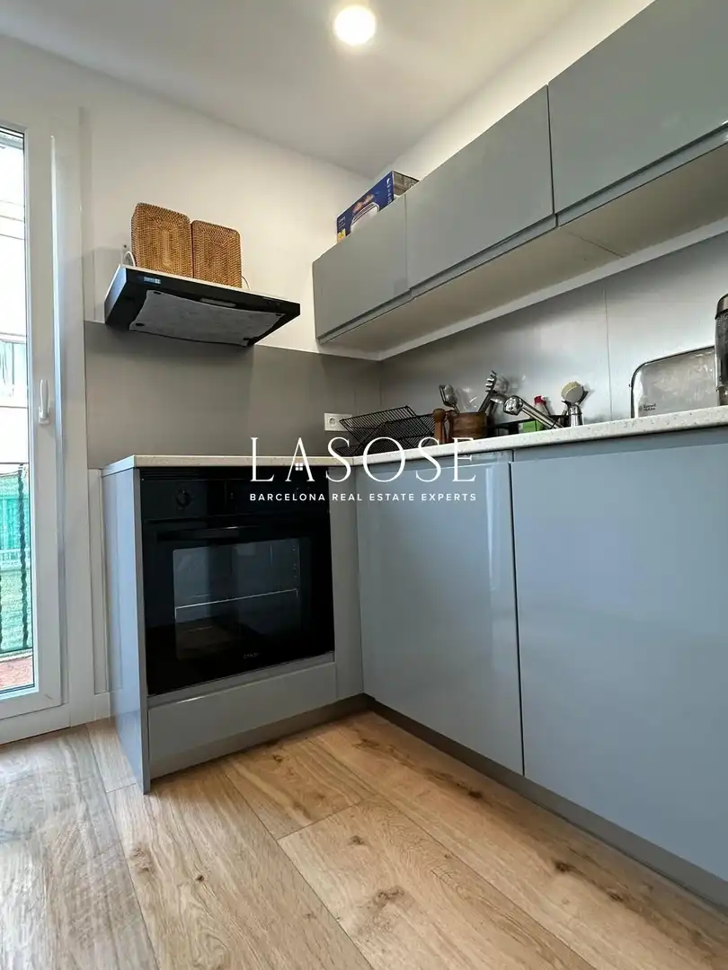 Kitchen of Flat for rent in L'Hospitalet de Llobregat  with Furnished and Balcony