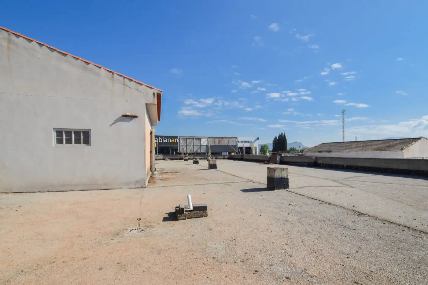 Vista exterior de Local en venda en Santa Fe amb Terrassa