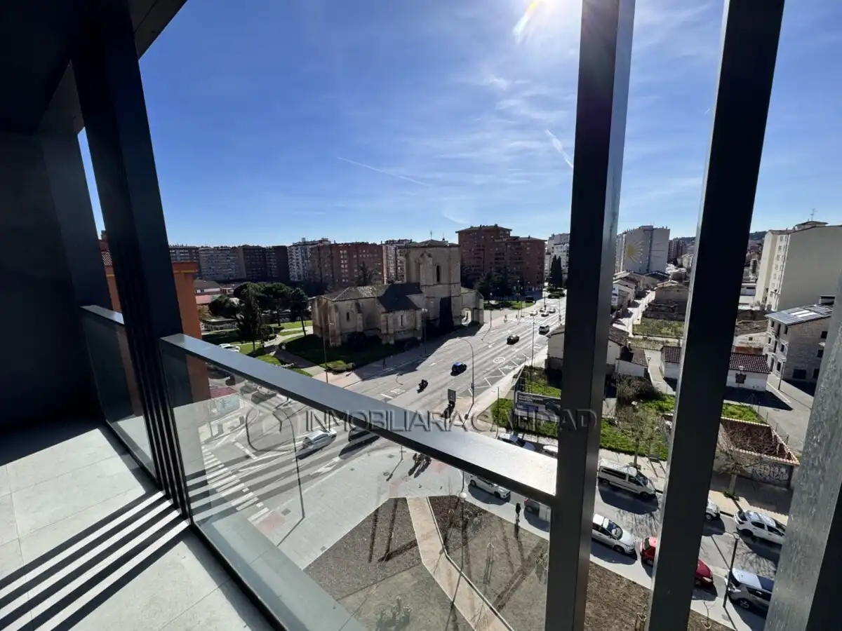 Vista exterior de Piso de alquiler en Burgos con Calefacción, Trastero y Amueblado