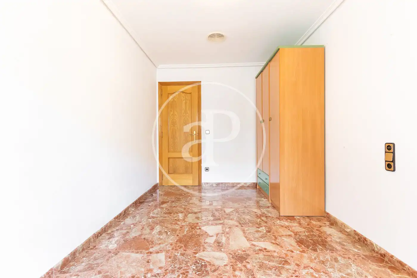 Flat for rent in Valencia  with Air Conditioner, Heating and Furnished