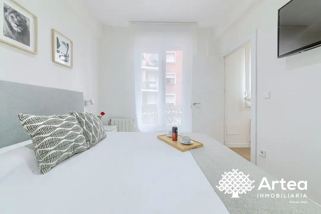 Schlafzimmer von Wohnung zum Verkauf in Bilbao  mit Heizung, Privatgarten und Möbliert