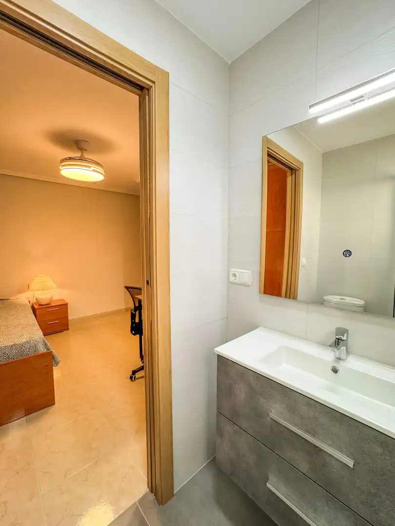 Habitación en Reina Victoria - Miguel Hernández