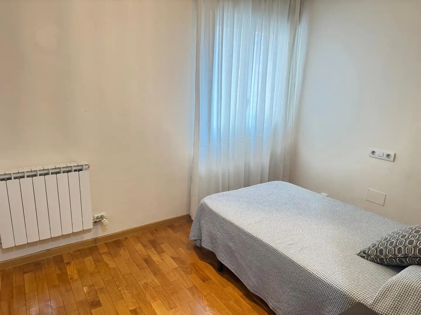 Dormitori de Pis en venda en León Capital  amb Calefacció, Terrassa i Traster