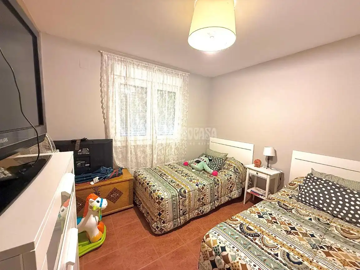 Habitación de Casa adosada en venta en Lominchar con Aire acondicionado, Calefacción y Jardín privado