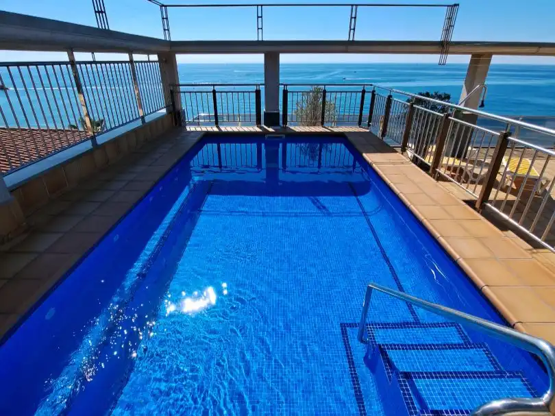 Apartamento con piscina en venta en Paseo Miramar 60, imagen 3
