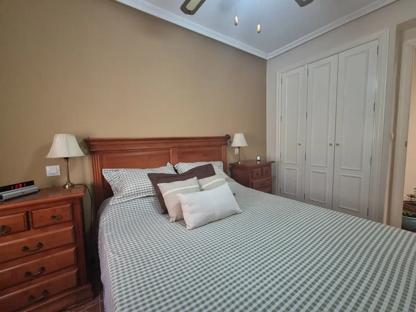 Habitación de Piso en venta en Badajoz con Aire acondicionado, Jardín privado y Horno