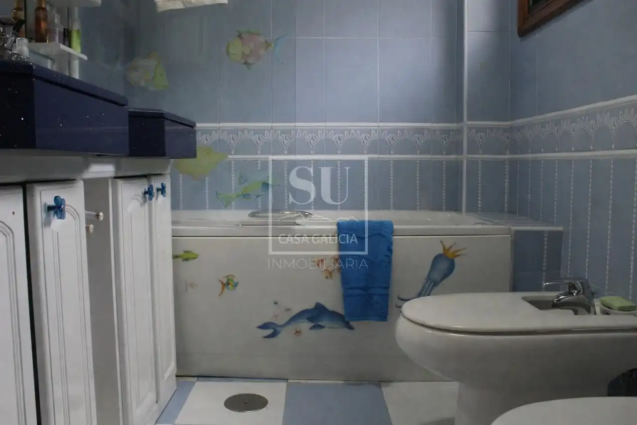 Baño de Casa o chalet en venta en Vigo  con Calefacción, Jardín privado y Parquet