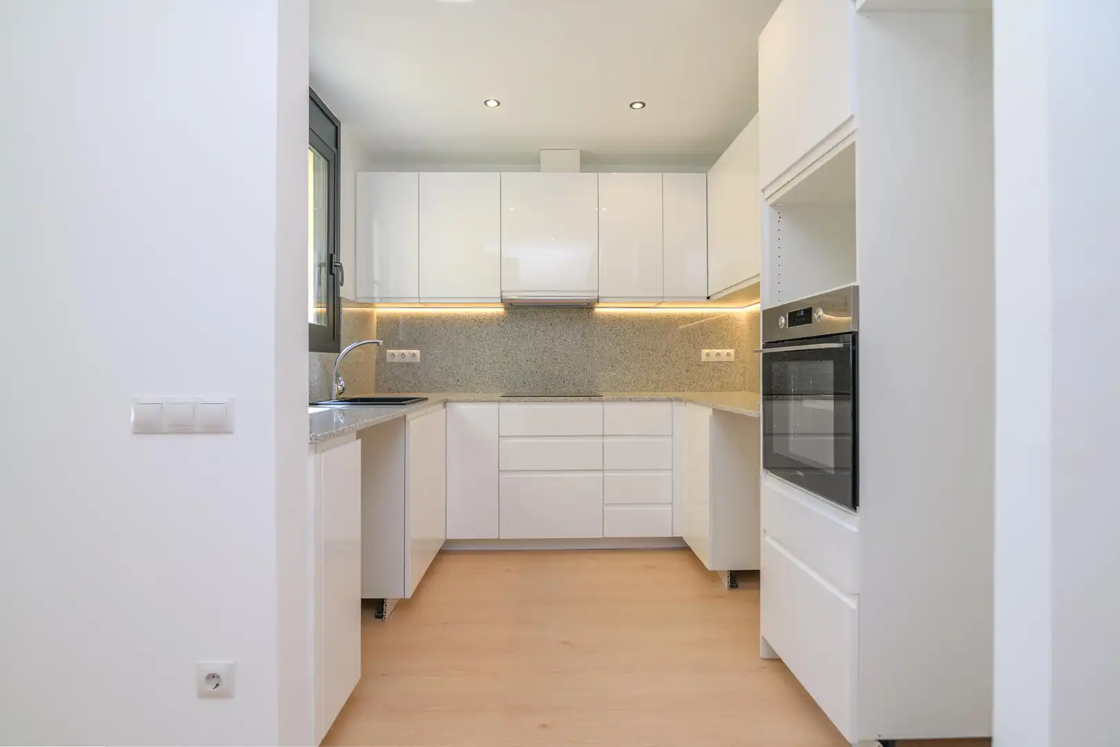 Penthouse with terrace for sale in Carrer Victòria 95, imagen 12