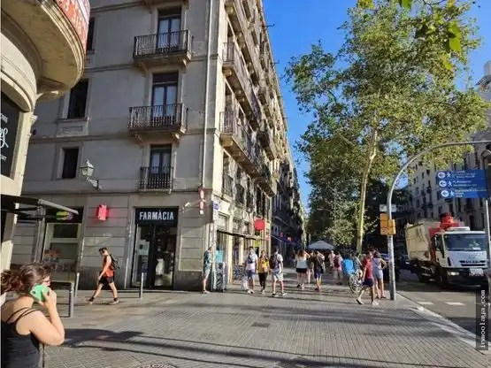 Vista exterior de Local en traspaso en Barcelona con Aire acondicionado, Calefacción y Terraza