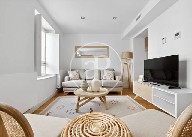 Piso en Alquiler en Corre. Baja de San Pablo en Universidad - Malasaña