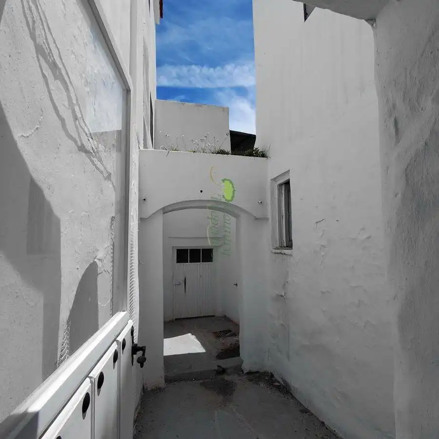 Vista exterior de Casa o xalet en venda en Canillas de Albaida amb Traster, Balcó i Internet
