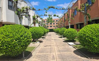 Exterior view of House or chalet for sale in Valladolid Capital  with Heating, Private garden and Parquet flooring
