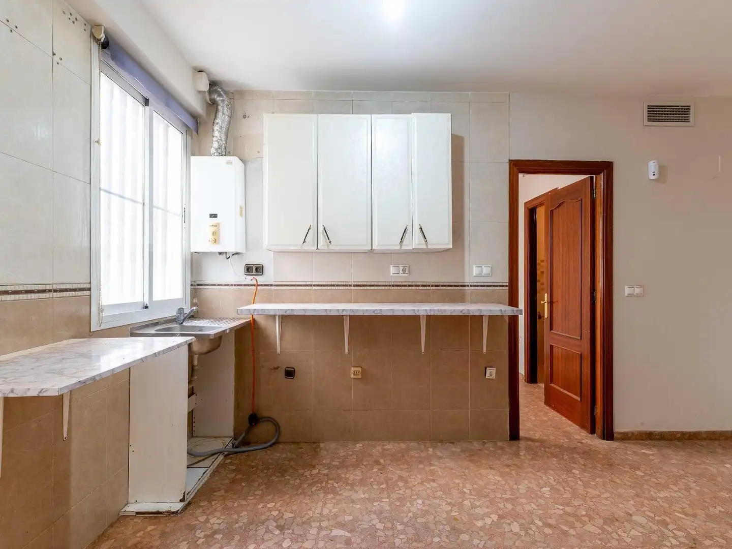 Kitchen of Flat for sale in Lucena  with Storage room