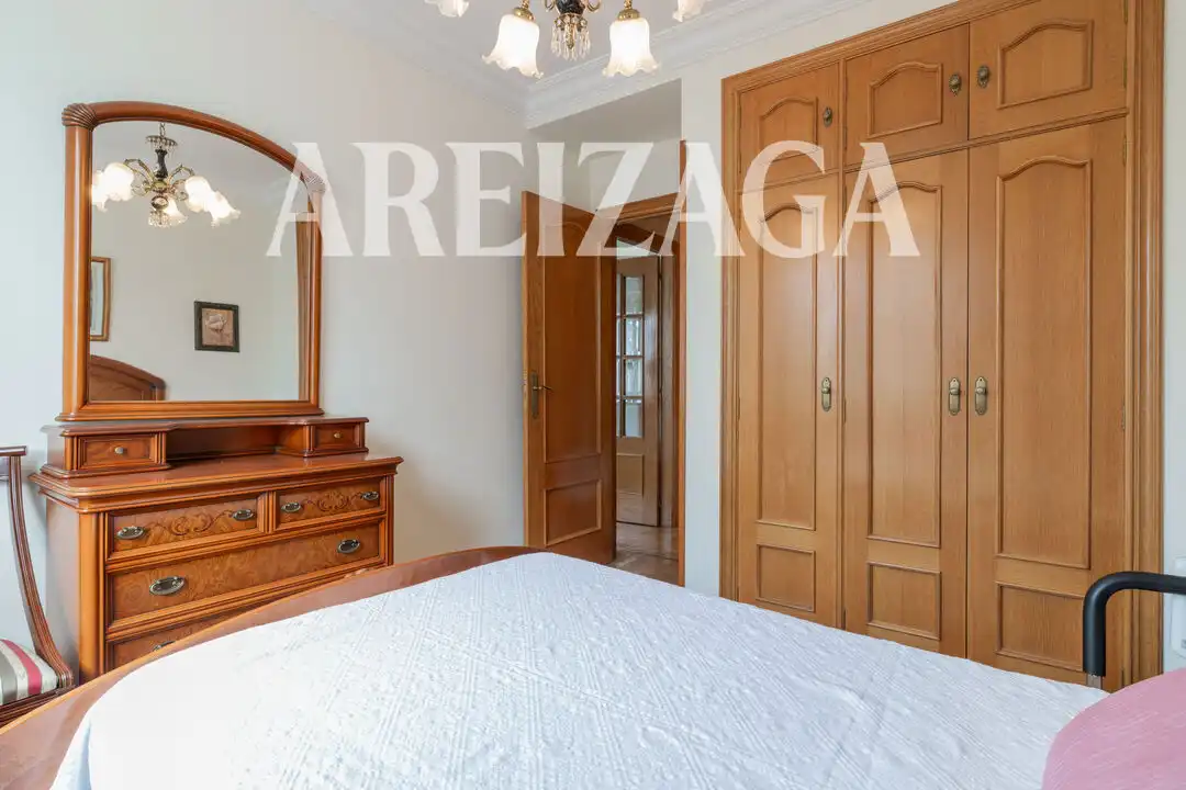 Habitación de Piso en venta en Donostia - San Sebastián  con Calefacción, Terraza y Balcón