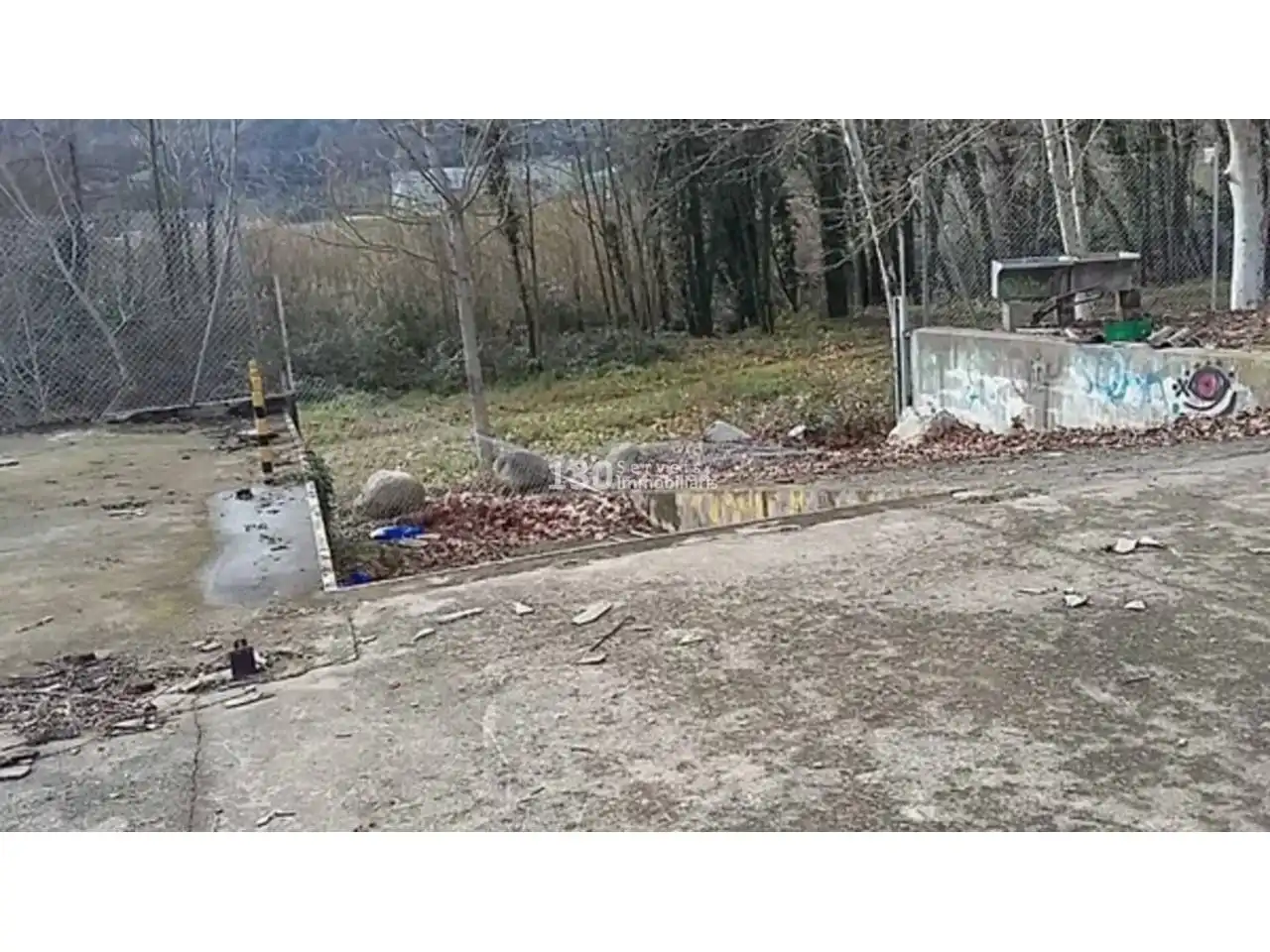 Fabrikhallen zum Verkauf in Amer
