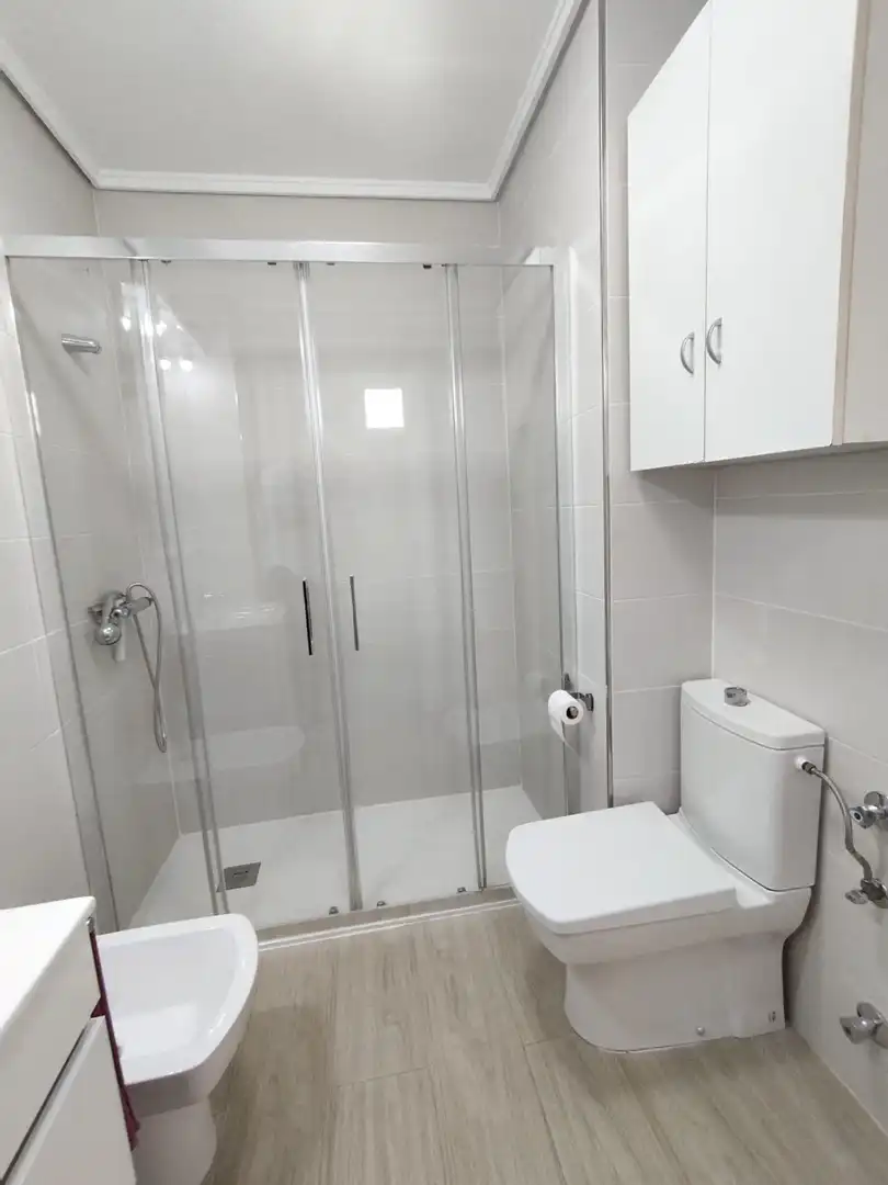 Baño de Piso de alquiler en Murcia con Aire acondicionado, Calefacción y Amueblado