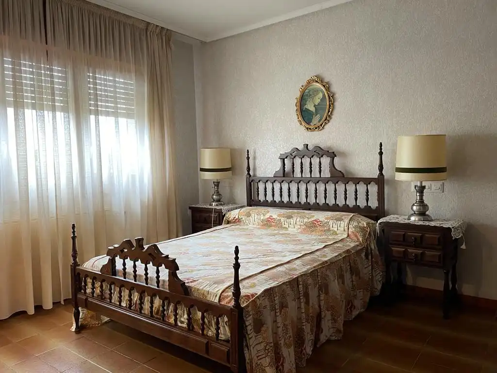 Dormitori de Casa o xalet en venda en Castañares de Rioja amb Calefacció, Jardí privat i Parquet