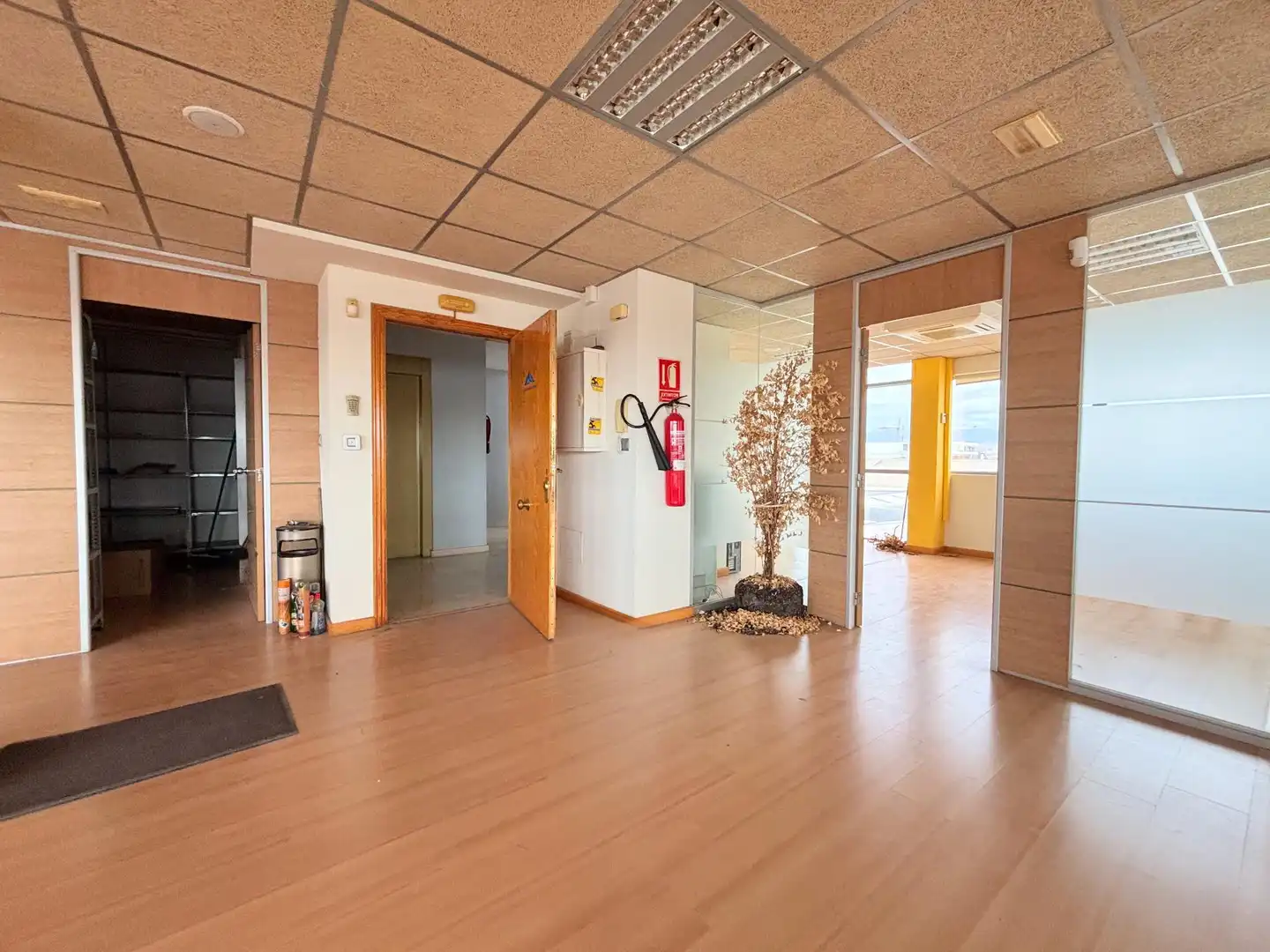 Office for sale in Alicante / Alacant  with Air Conditioner and Furnished